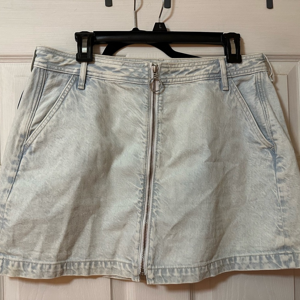 Never worn front zip skirt